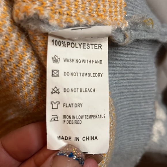 Large Floral Daisy Cropped Cardigan - Picture 4 of 4